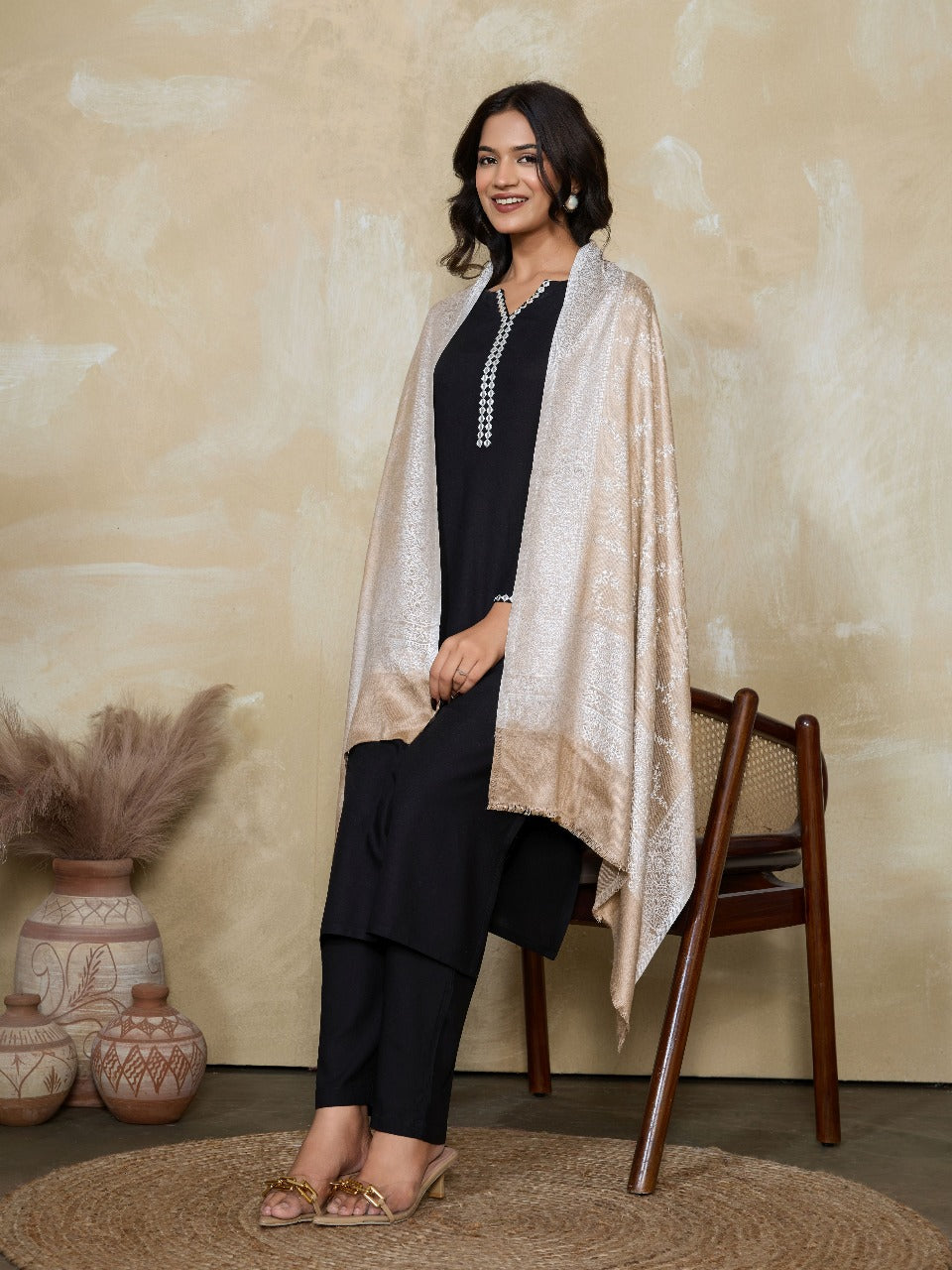 Weavers Villa Women's Viscose Stole – Soft Lightweight Paisley Jaal Design Stole Shawl Wrap Dupatta Scarf for All Seasons, Sun Protection for girls, 70cm x 200cm