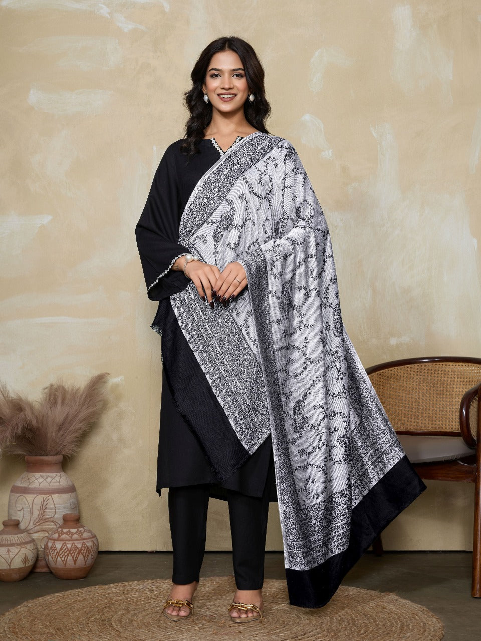 Weavers Villa Women's Viscose Stole – Soft Lightweight Paisley Jaal Design Stole Shawl Wrap Dupatta Scarf for All Seasons, Sun Protection for girls, 70cm x 200cm