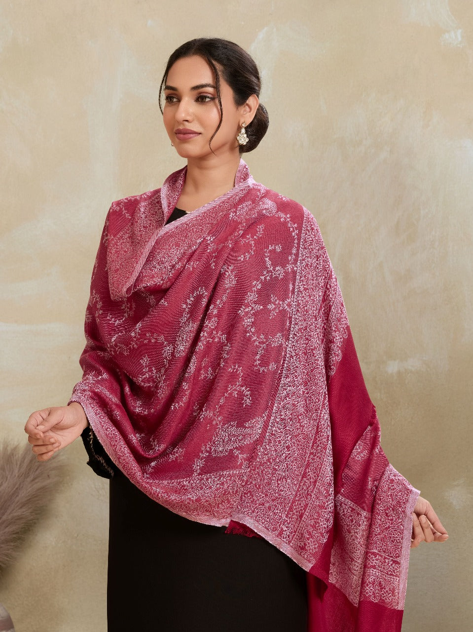 Weavers Villa Women's Viscose Stole – Soft Lightweight Paisley Jaal Design Stole Shawl Wrap Dupatta Scarf for All Seasons, Sun Protection for girls, 70cm x 200cm