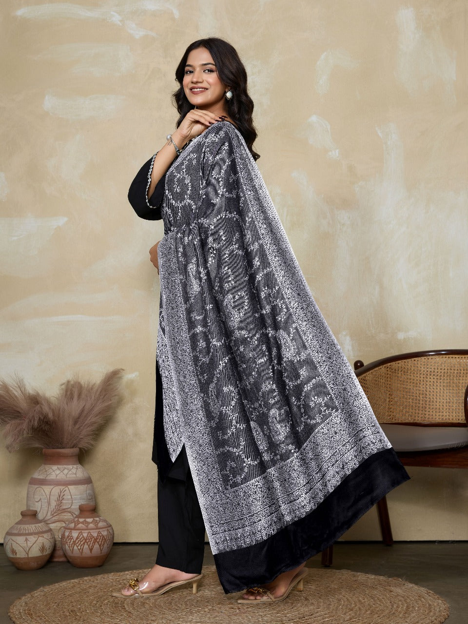 Weavers Villa Women's Viscose Stole – Soft Lightweight Paisley Jaal Design Stole Shawl Wrap Dupatta Scarf for All Seasons, Sun Protection for girls, 70cm x 200cm