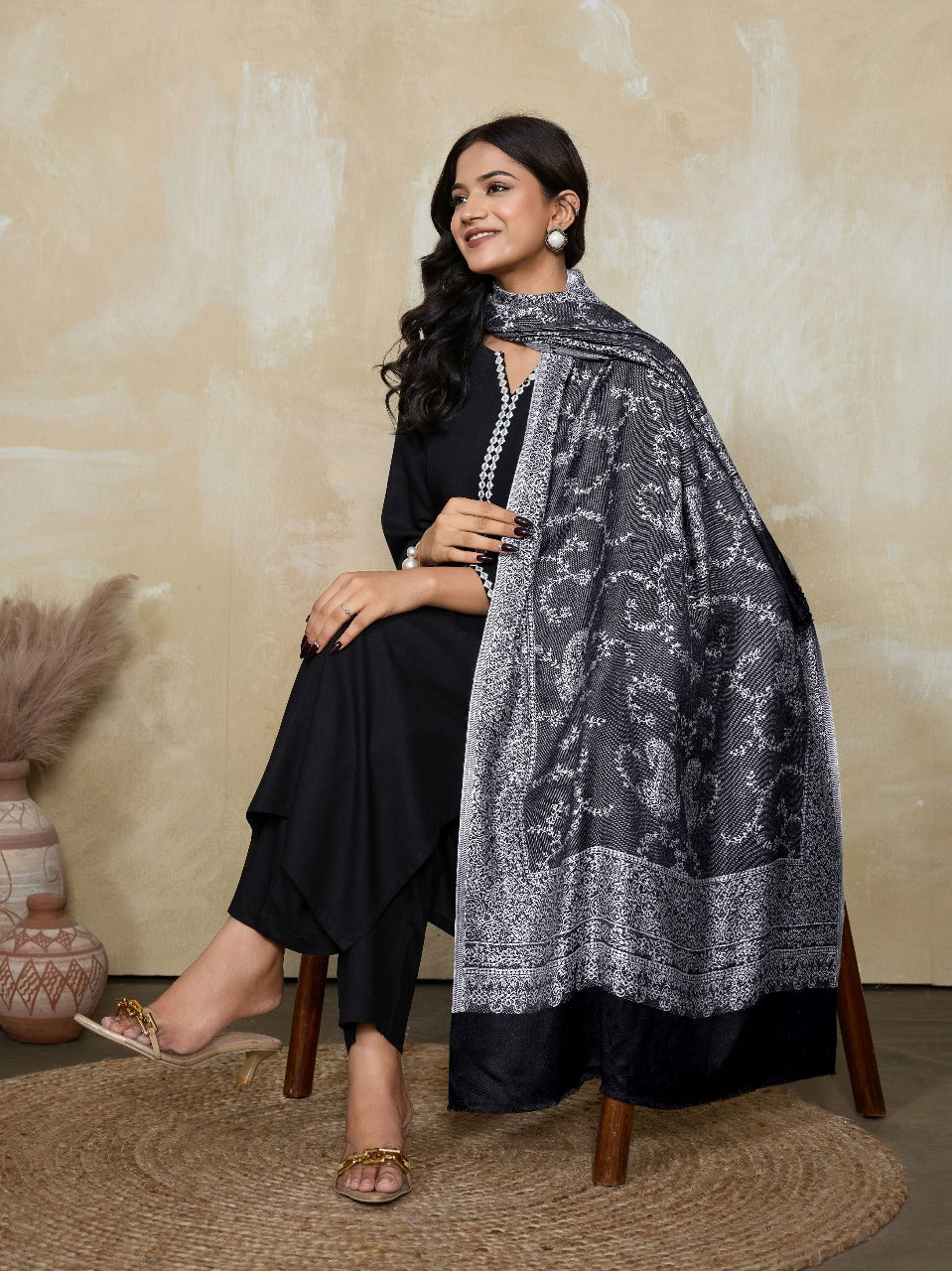 Weavers Villa Women's Viscose Stole – Soft Lightweight Paisley Jaal Design Stole Shawl Wrap Dupatta Scarf for All Seasons, Sun Protection for girls, 70cm x 200cm