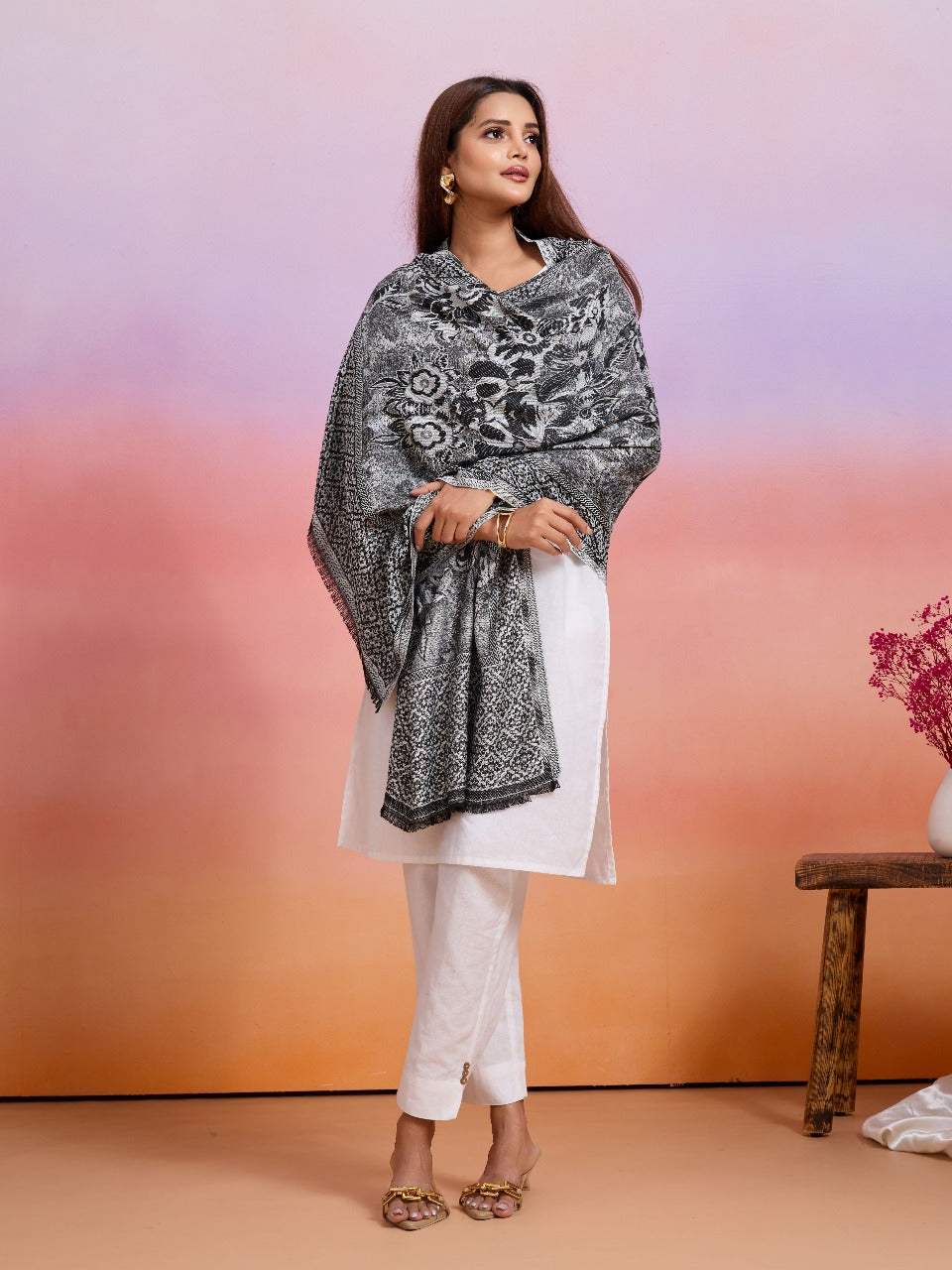 Weavers Villa Women's Heritage Viscose Stole – Soft Lightweight Floral Jaal Design Stole Shawl Wrap Dupatta Scarf for All Seasons, Sun Protection for girls, 70cm x 200cm