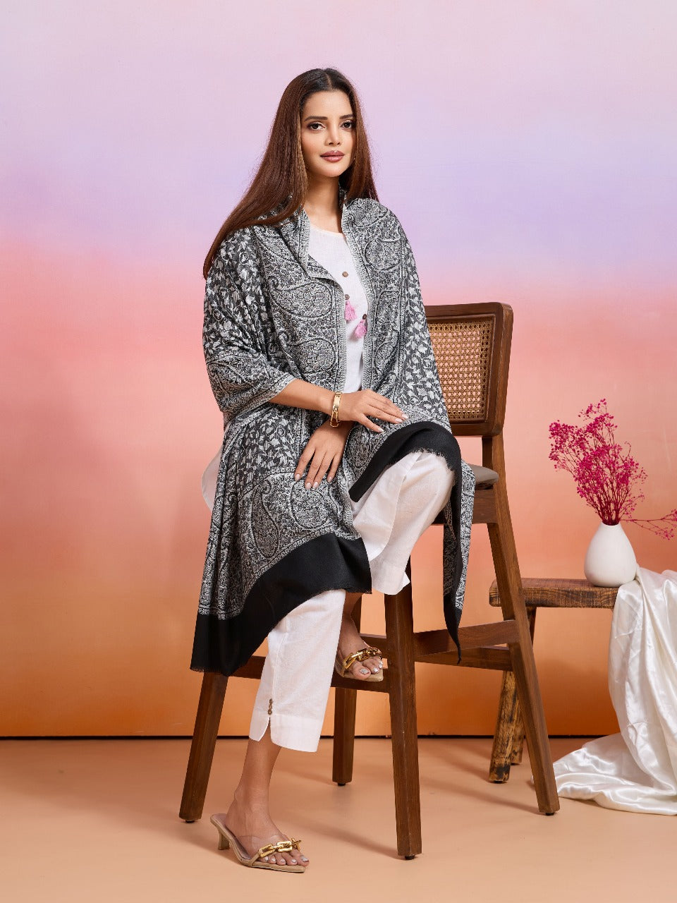 Weavers Villa Women's Viscose Stole – Soft Lightweight Paisley Jaal Design Stole Shawl Wrap Dupatta Scarf for All Seasons, 70cm x 200cm