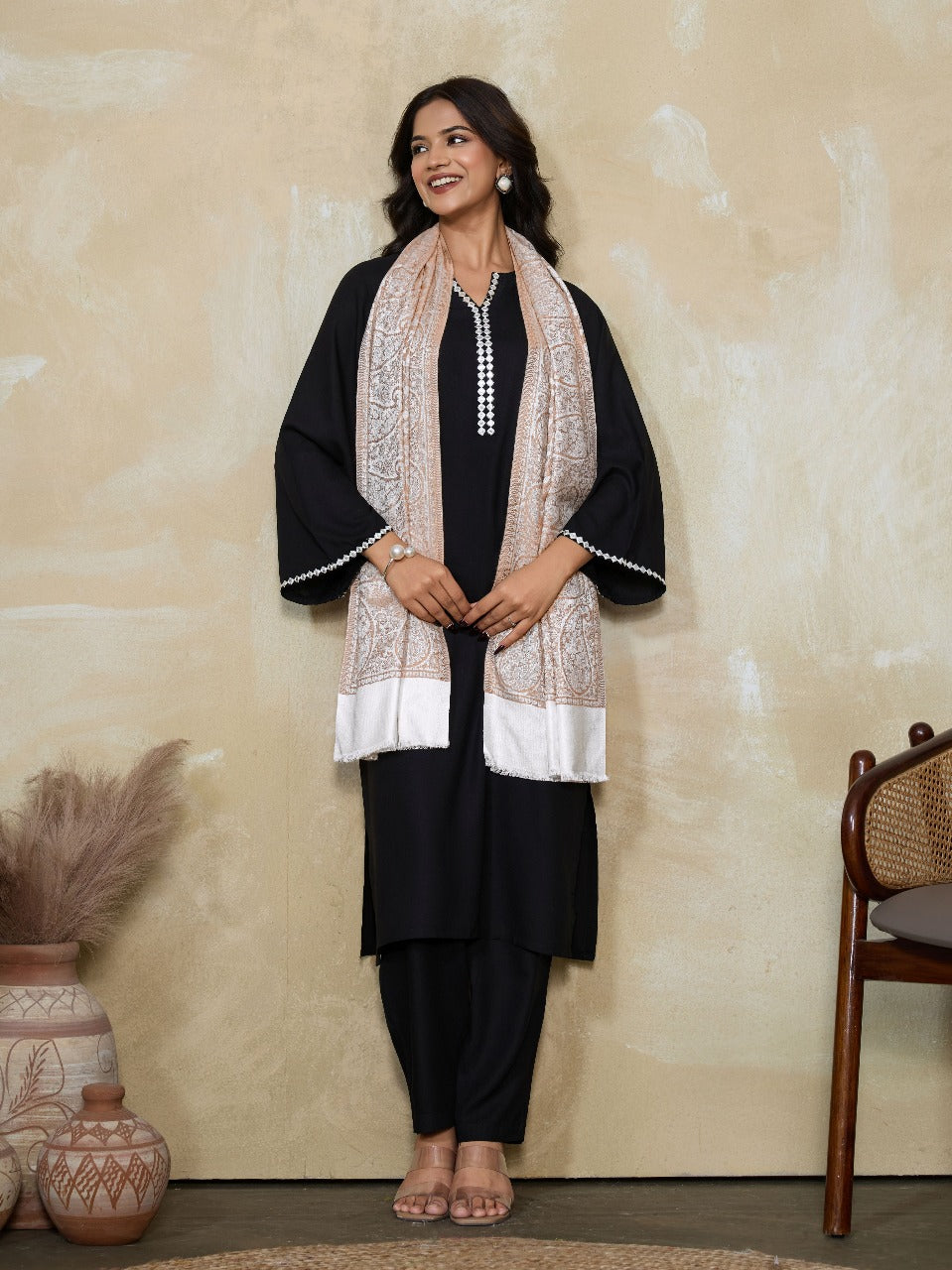 Weavers Villa Women's Viscose Stole – Soft Lightweight Paisley Jaal Design Stole Shawl Wrap Dupatta Scarf for All Seasons, 70cm x 200cm