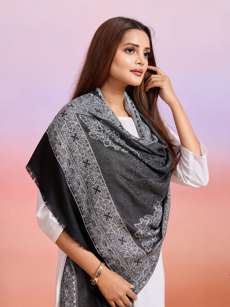 Weavers Villa Women's Viscose Stole – Soft Lightweight Intricate Border Design Stole Shawl Wrap Dupatta Scarf for All Seasons, Sun Protection for girls, 70cm x 200cm